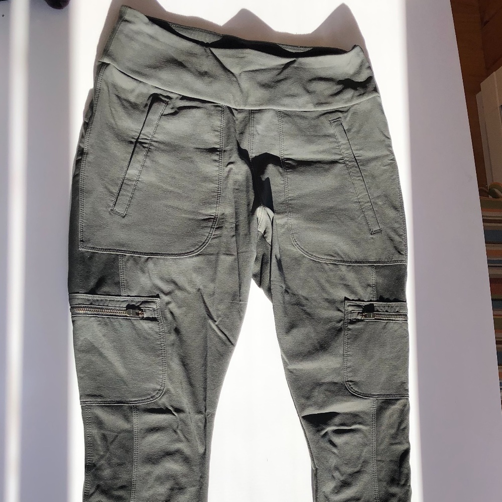 Athleta Headlands Hybrid Cargo Pants, Size 6, Peat